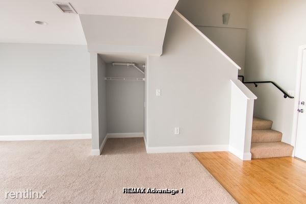 Building Photo - 2 br, 1 bath Townhome - 52 Franklin St