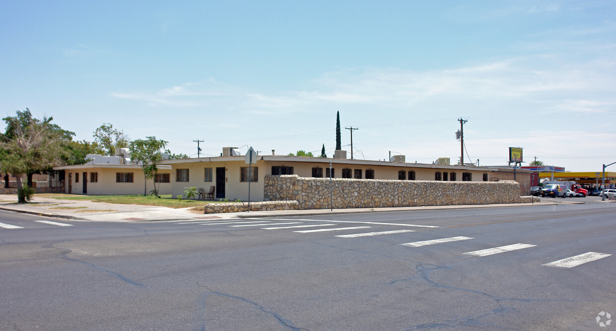 Primary Photo - 3600 La Luz Ave