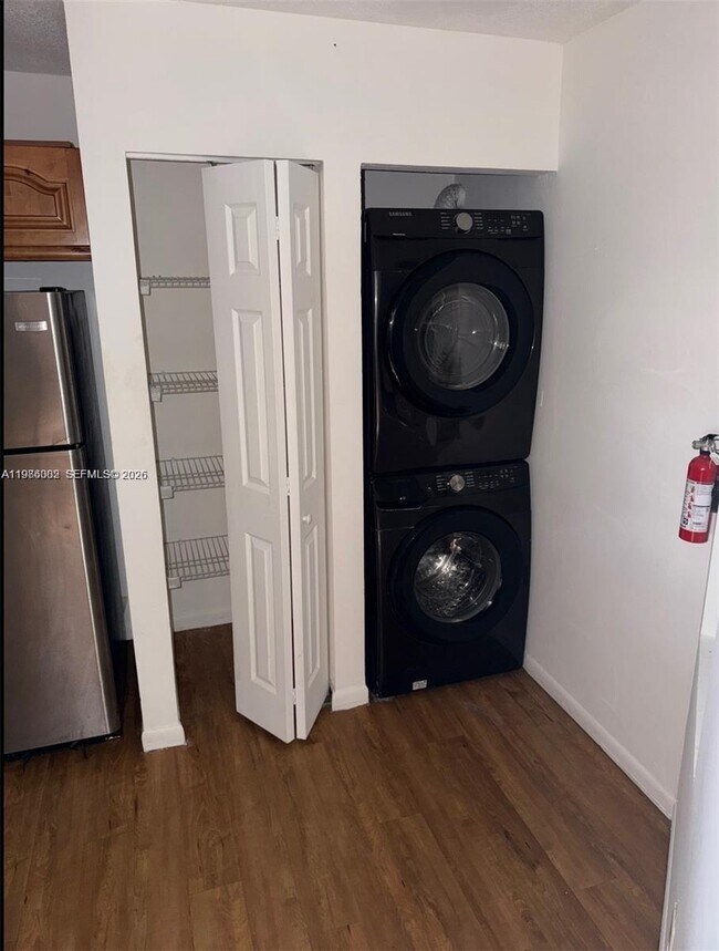 Building Photo - 1120 N Franklin Ave