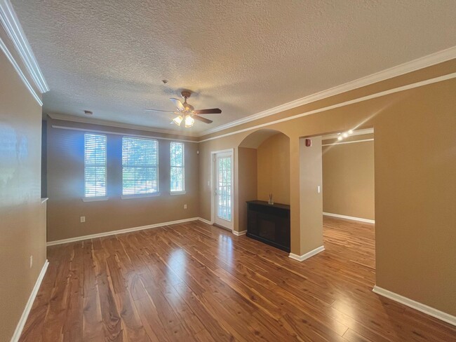 Foto del edificio - 2 Bedroom 2.5 Bathroom Condo in Highly Des...
