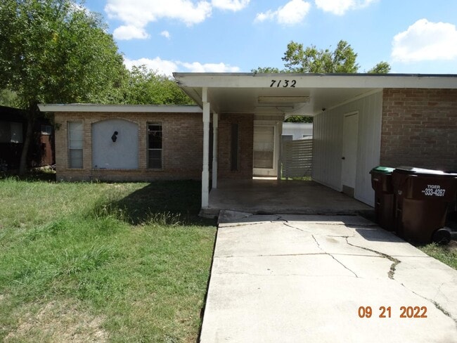 Foto del edificio - 7132 Larksong St