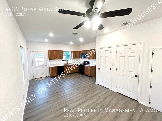 Foto del edificio - AVAILABLE NOW! Newly Built 2-Story 3 Bedro...