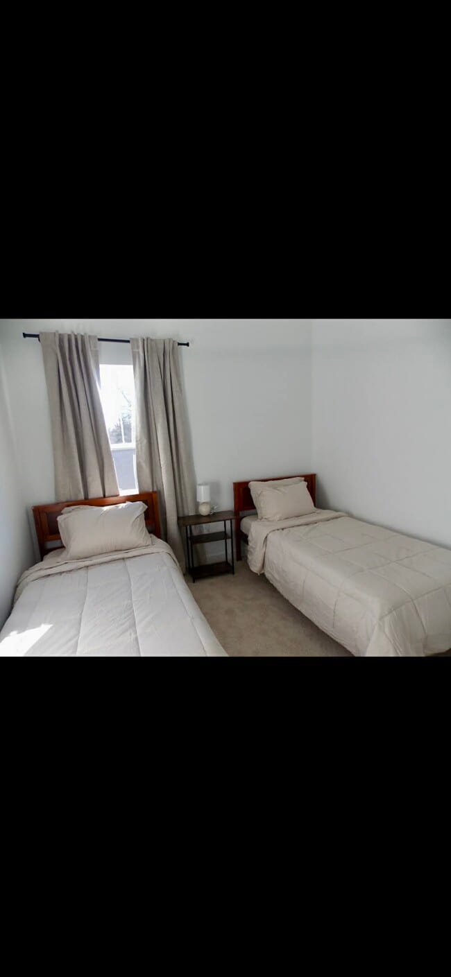 Foto del edificio - 2739 Primrose Ave