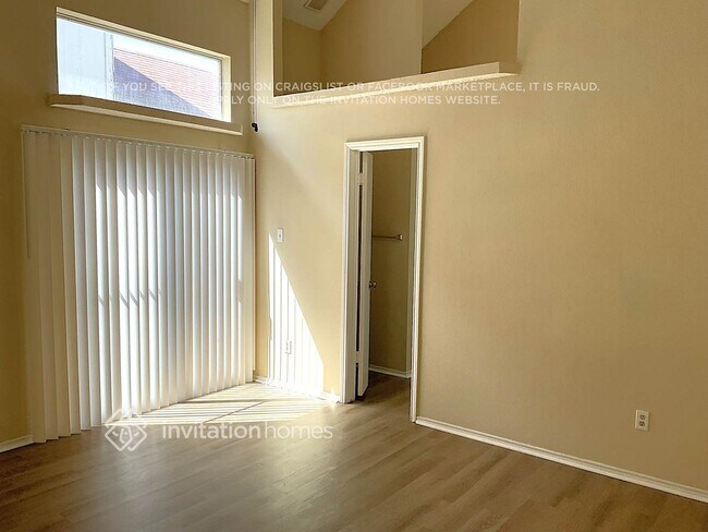 Building Photo - 2321 Ithaca Dr