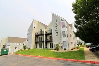 Building Photo - 1342 Hunters Rd