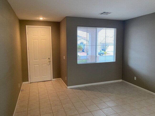 Foto del edificio - Gorgeous home close to Lake Sahara!