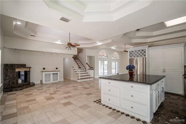 Building Photo - 308 Sunflower Ave