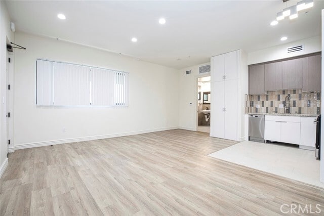 Building Photo - 6825 Whitsett Ave