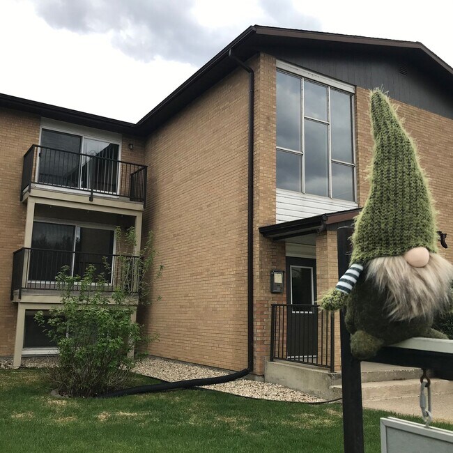 Building Photo - 1 Bed 0 Bath Unit in Red Deer, AB