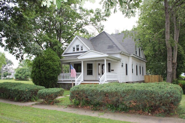 Foto del edificio - Large House Available for Move-In August 1st!