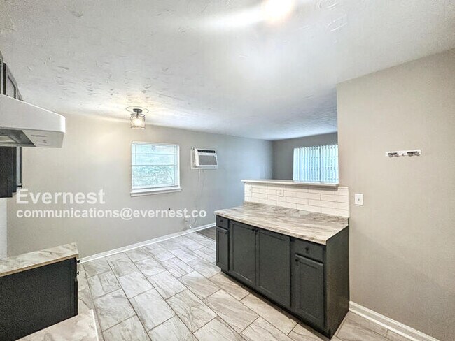 Foto del edificio - 4624 Sunnybrook St