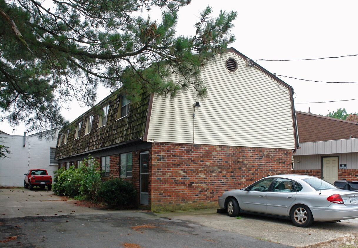 Building Photo - 4659-4663 S Cape Henry Ave