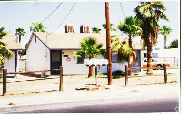 Foto del edificio - 2434-2444 E Paradise Ln
