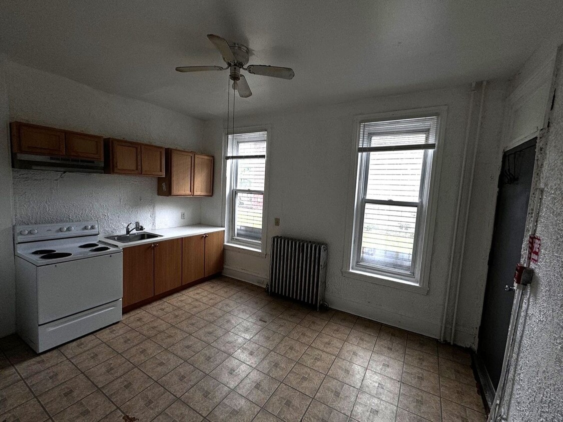 Primary Photo - 4924-26 Parrish St