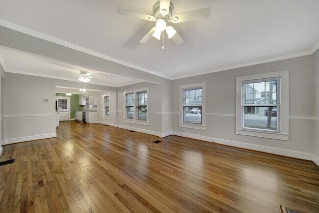 Foto del edificio - Lovely Brick Ranch Home Close to Uptown Ch...