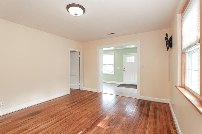 Foto del edificio - 15 W Howell Ave