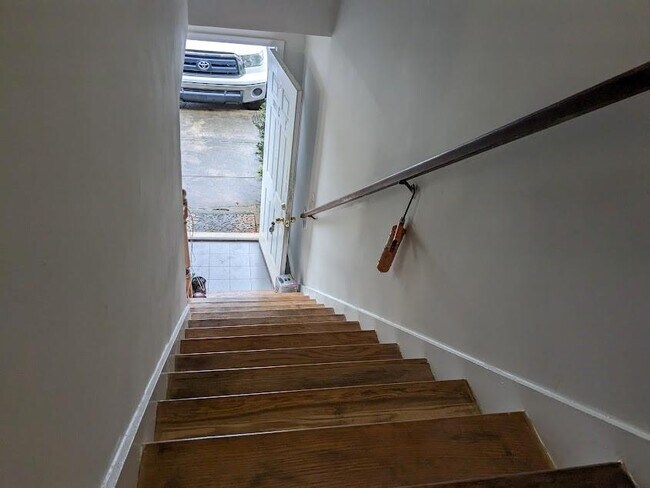 Foto del edificio - 3728 Oakwood Hills Dr