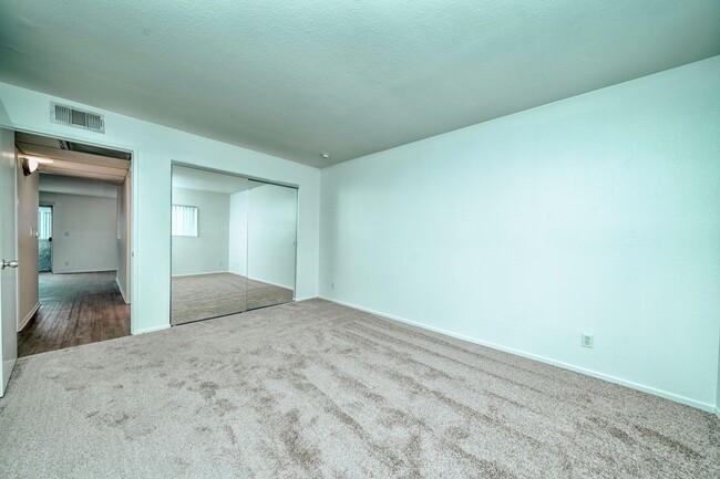 Foto del interior - KBC Burbank