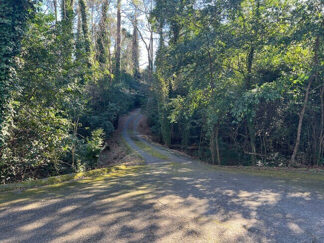 Building Photo - Hide Away Home off Ingleside!!