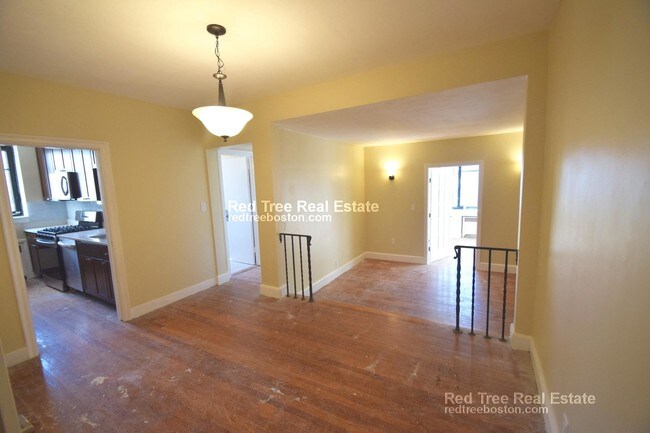 Building Photo - 65 Strathmore Rd