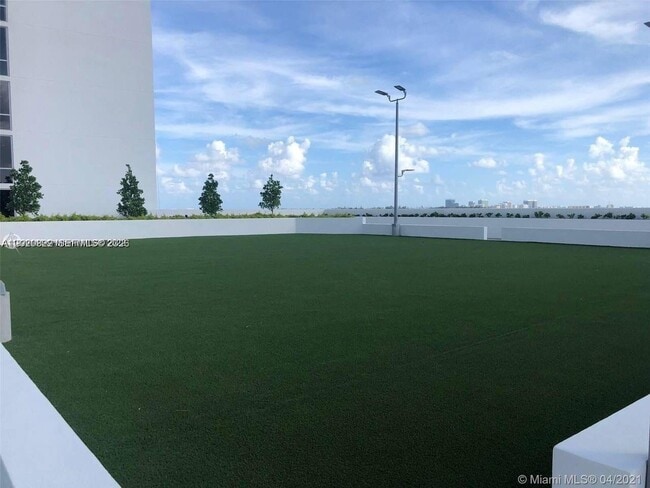 Foto del edificio - 16385 Biscayne Blvd