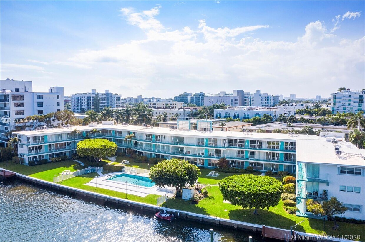 Primary Photo - 10143 E Bay Harbor Dr