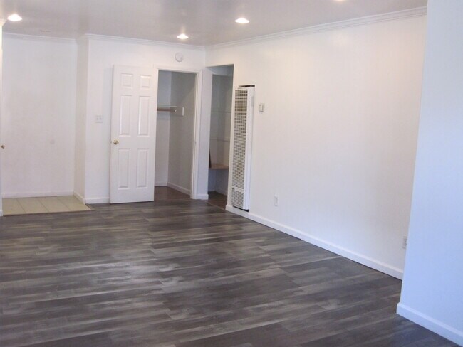 Photo - 2750 Argyll Ave Apartments