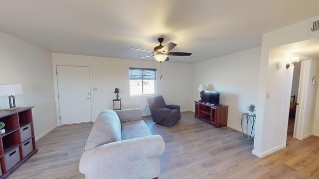 Foto del edificio - 2 Bedroom - 1 Bath Fully Furnished Apartment