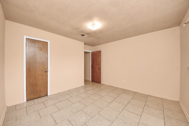 Foto del edificio - 9126 Willow Meadow Dr