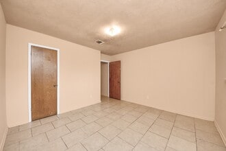 Building Photo - 9126 Willow Meadow Dr