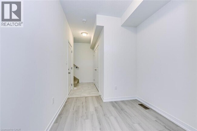 Building Photo - 1544 Wellwood Terrace