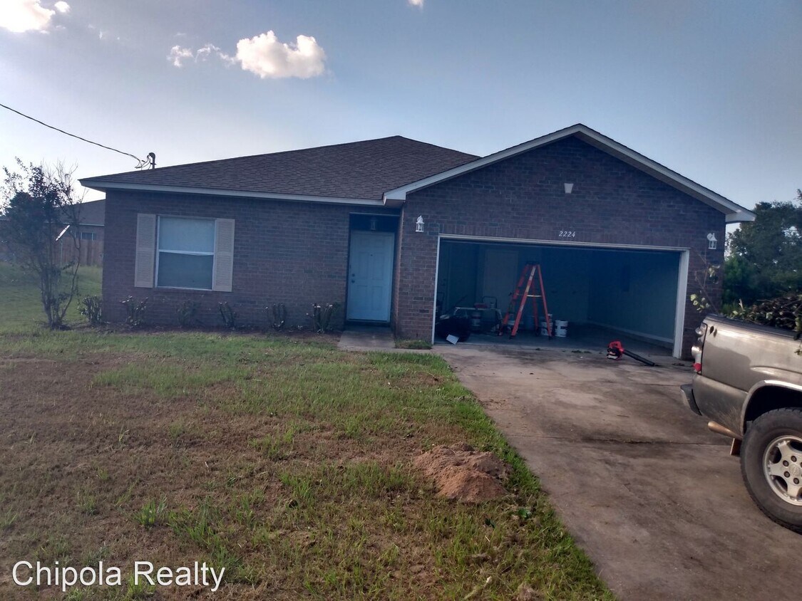 2224 Chase St, Chipley, FL 32428 House for Rent in Chipley, FL