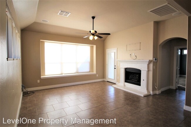 Building Photo - 4 br, 2.5 bath House - 15600 Blue Jay Drive