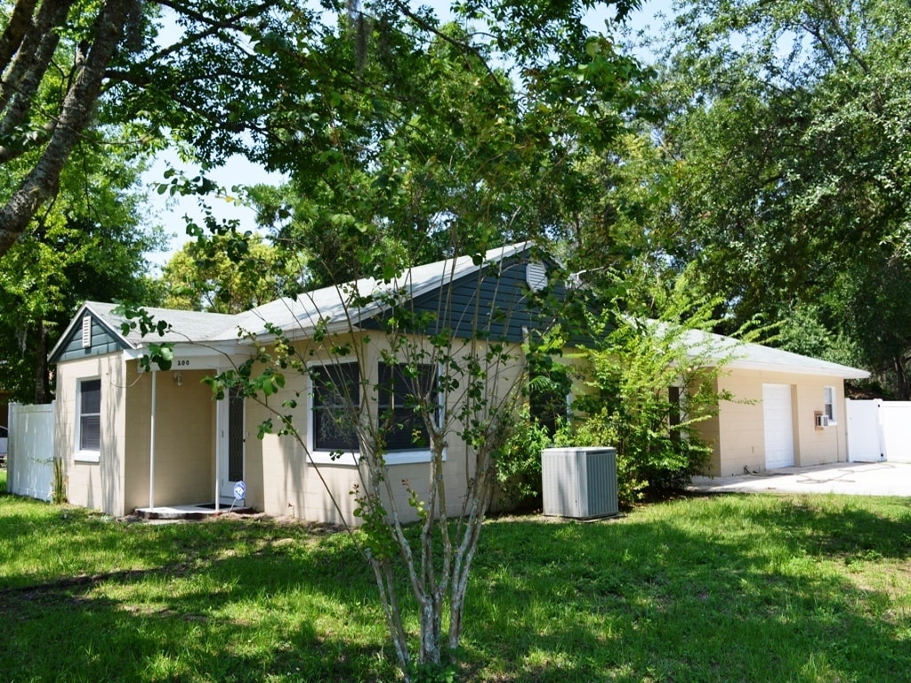Cute Downtown 3/2 House with Attached 1/1 Apartment-close to everything - Cute Downtown 3/2 House with Attached 1/1 Apartment-close to everything
