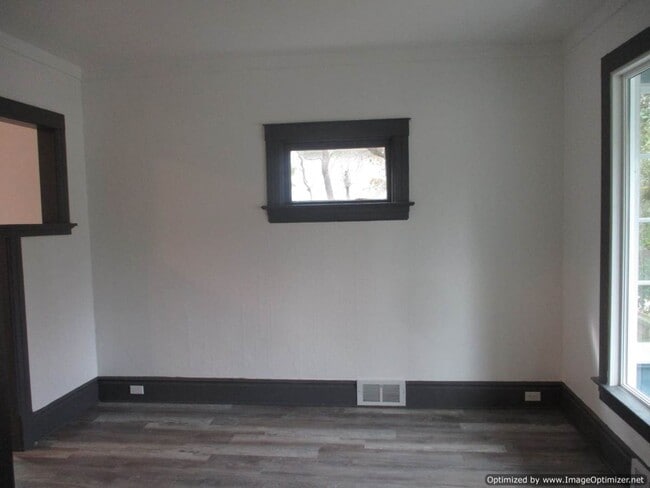 Building Photo - North Tacoma Home with Old World Charm