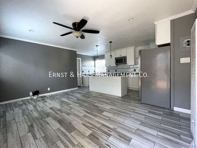 Photo - 2355 W Lincoln St House