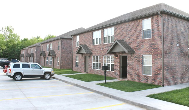 Primary Photo - Airport Landings and The Docks Apartments