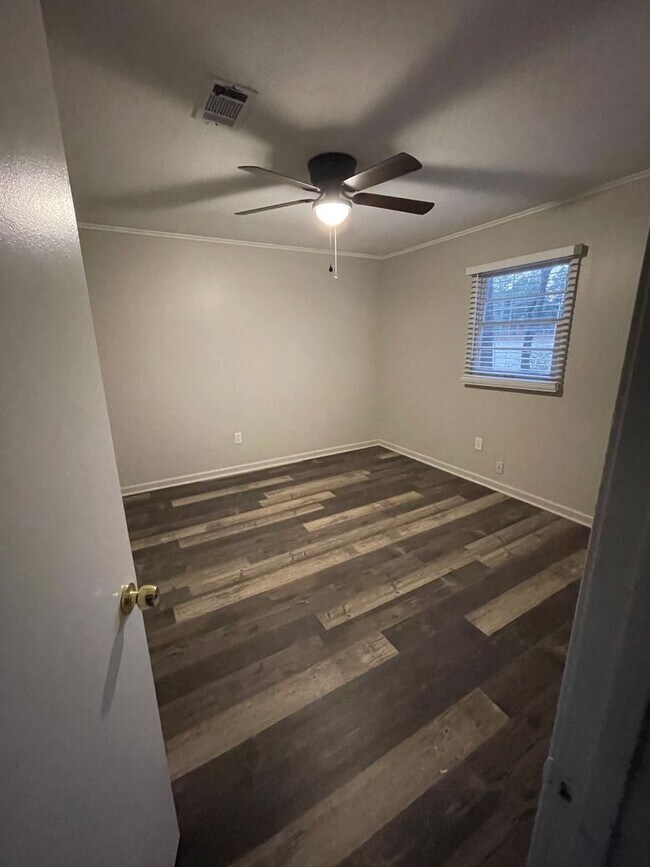 Building Photo - 406-408 Rogers