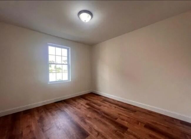 Building Photo - 67 Commodore St