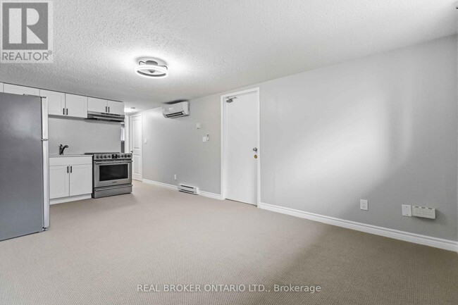 Building Photo - 1306 Valley Dr