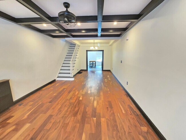 Building Photo - Beautiful 3 Bedroom 2 Bathroom East Baltim...