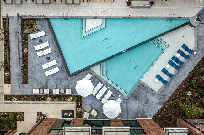 Piscina - Lenox Cooper