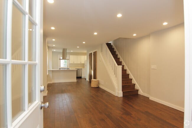 Building Photo - 136 Walnut Ave