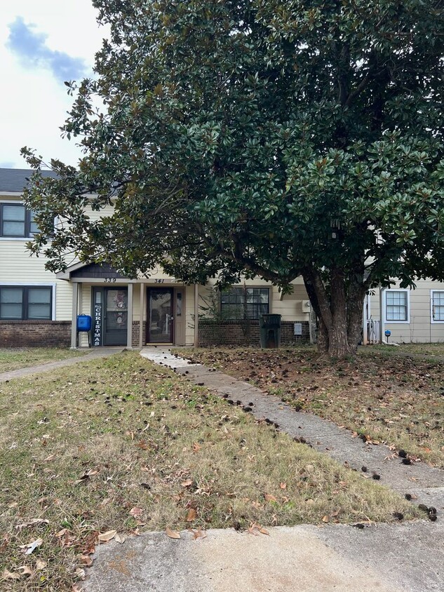 Primary Photo - For Rent: Spacious 2-Bedroom, 2.5-Bath Tow...