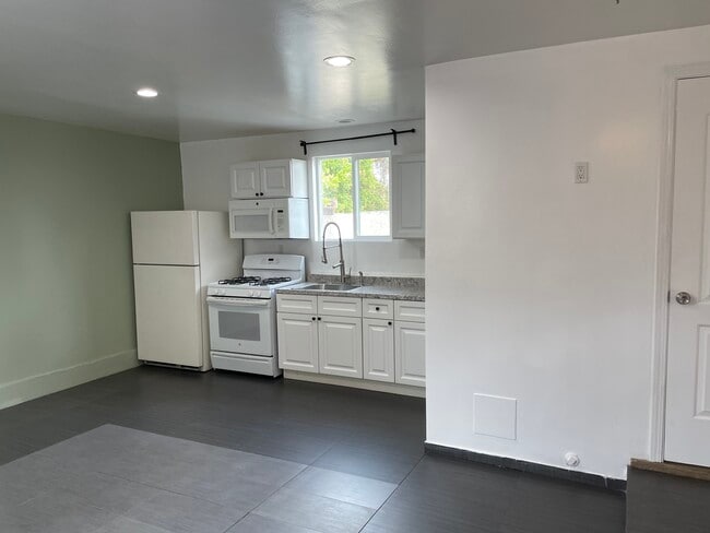 Foto del edificio - 8025 White Oak Ave