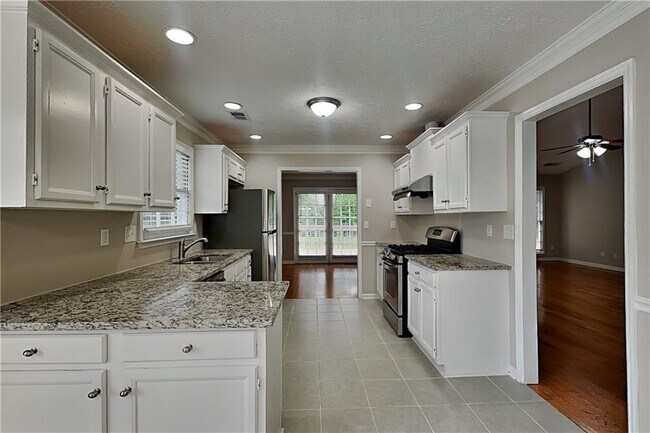 Foto del edificio - 4620 Hampton Square Dr