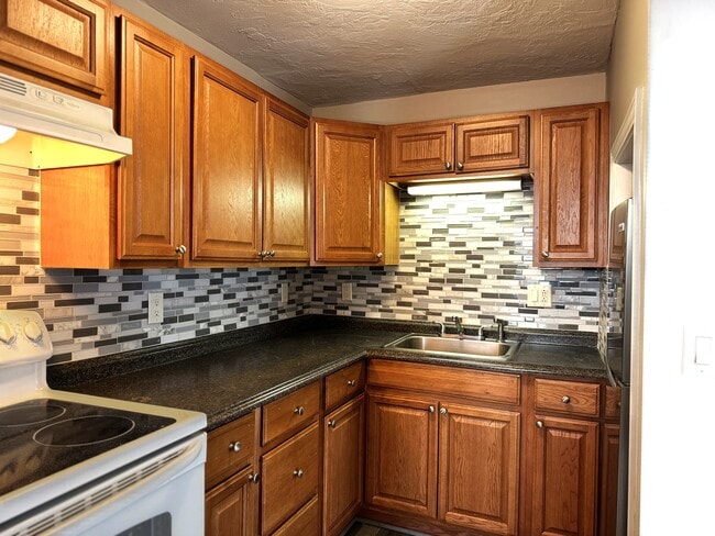 Building Photo - 74 Hamlet Ave