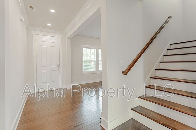Building Photo - 205 Blue Danube Dr