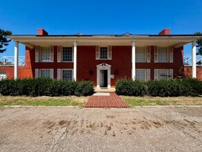Building Photo - 1310 65th Dr