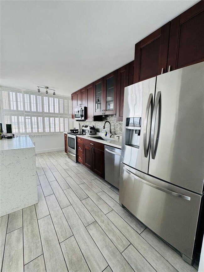 Foto del edificio - 18031 Biscayne Blvd